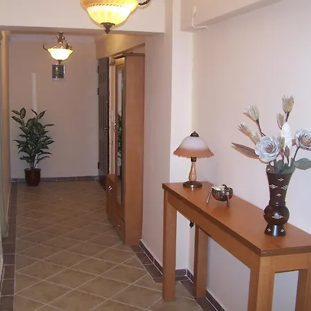 Royal Residences Hotel *