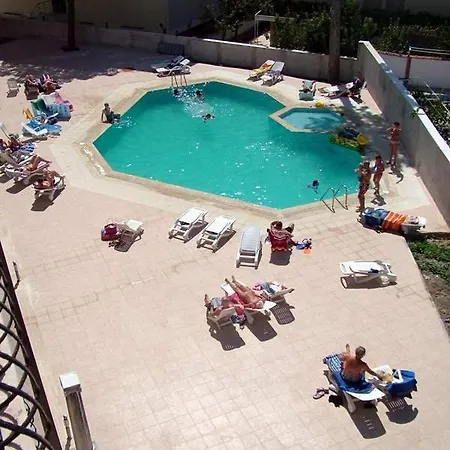 Royal Residences 酒店