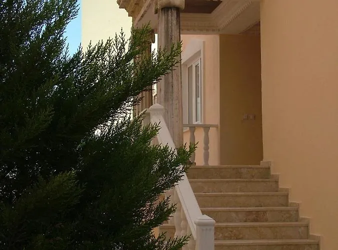 Royal Residences מלון