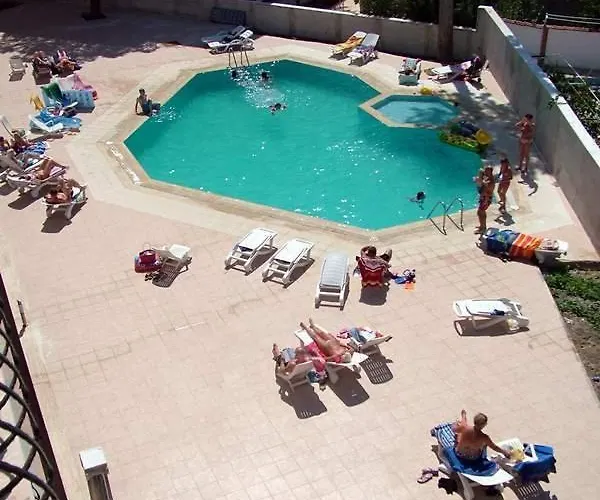 Royal Residences מלון