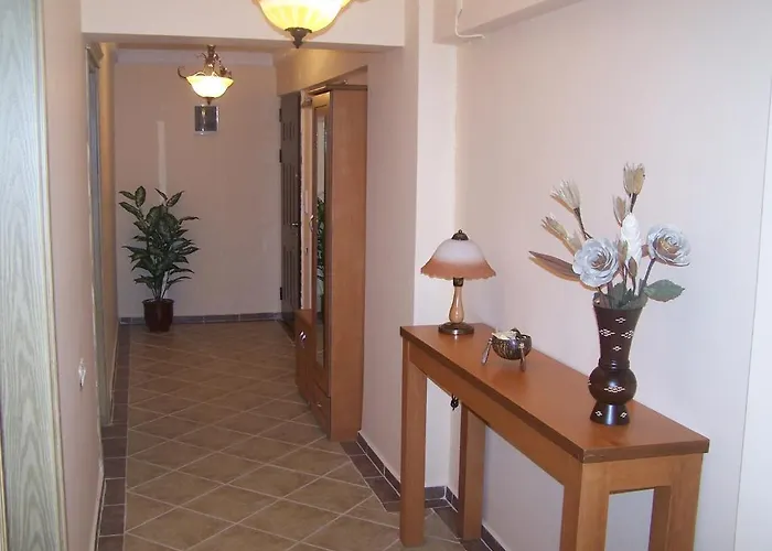 Royal Residences מלון *