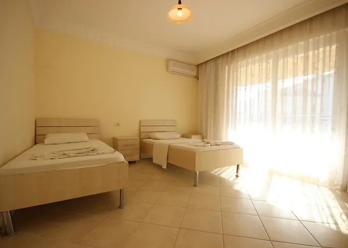 Royal Residences מלון