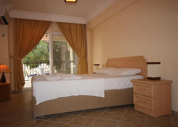 Royal Residences מלון *